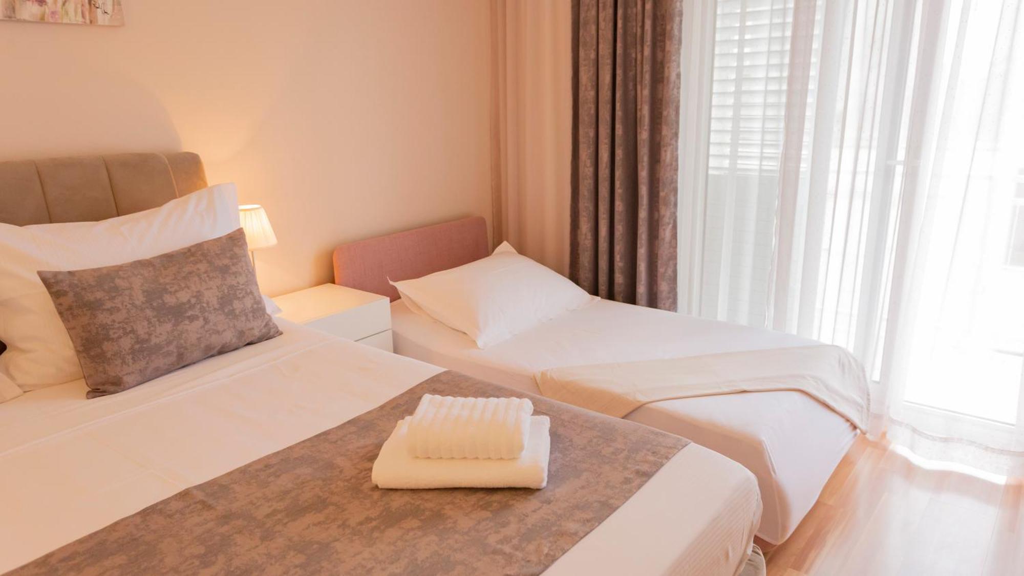 Baska Voda Apartments - Steps From The Beach, Free Parking, Central Location Екстер'єр фото