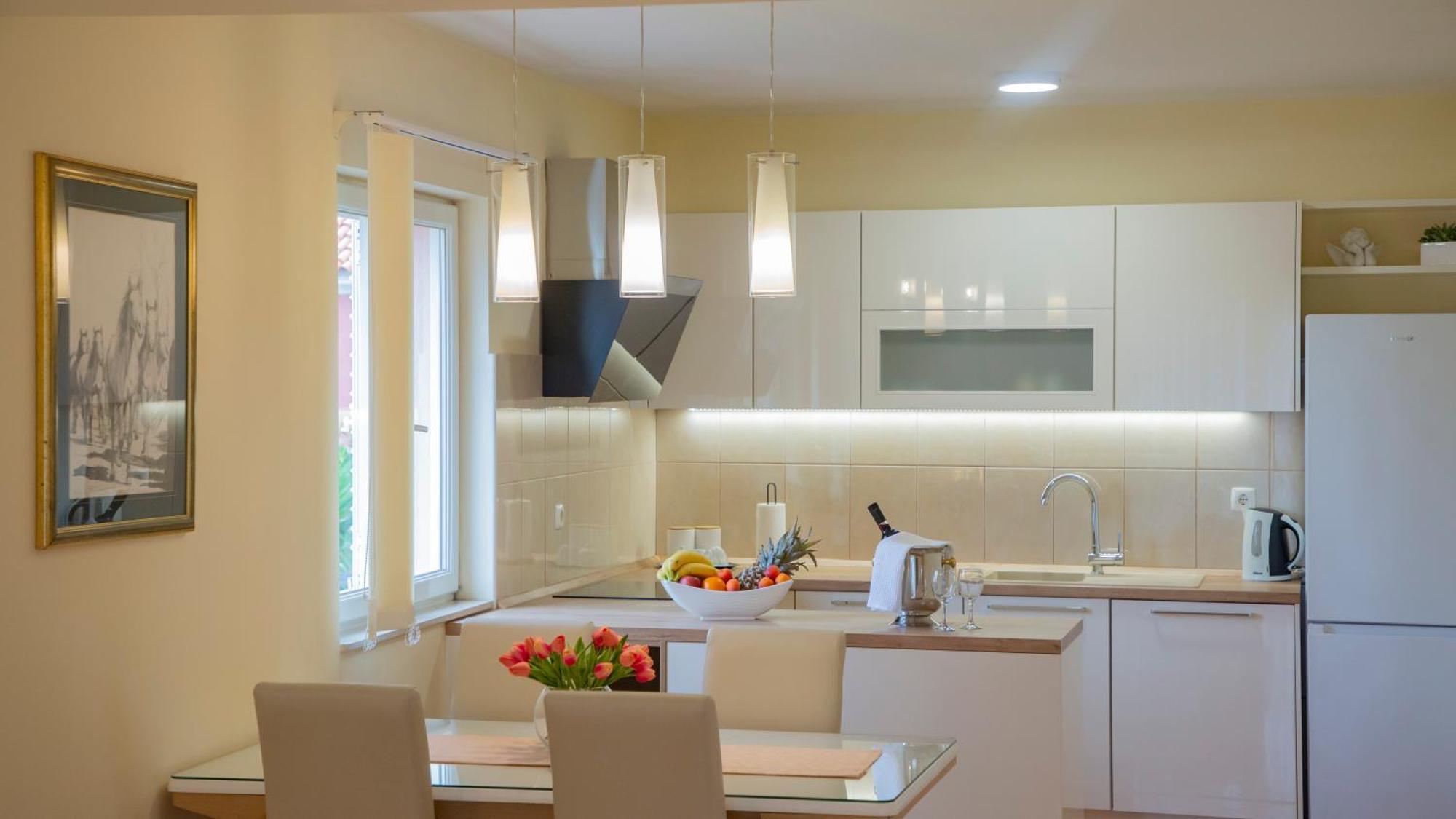Baska Voda Apartments - Steps From The Beach, Free Parking, Central Location Екстер'єр фото