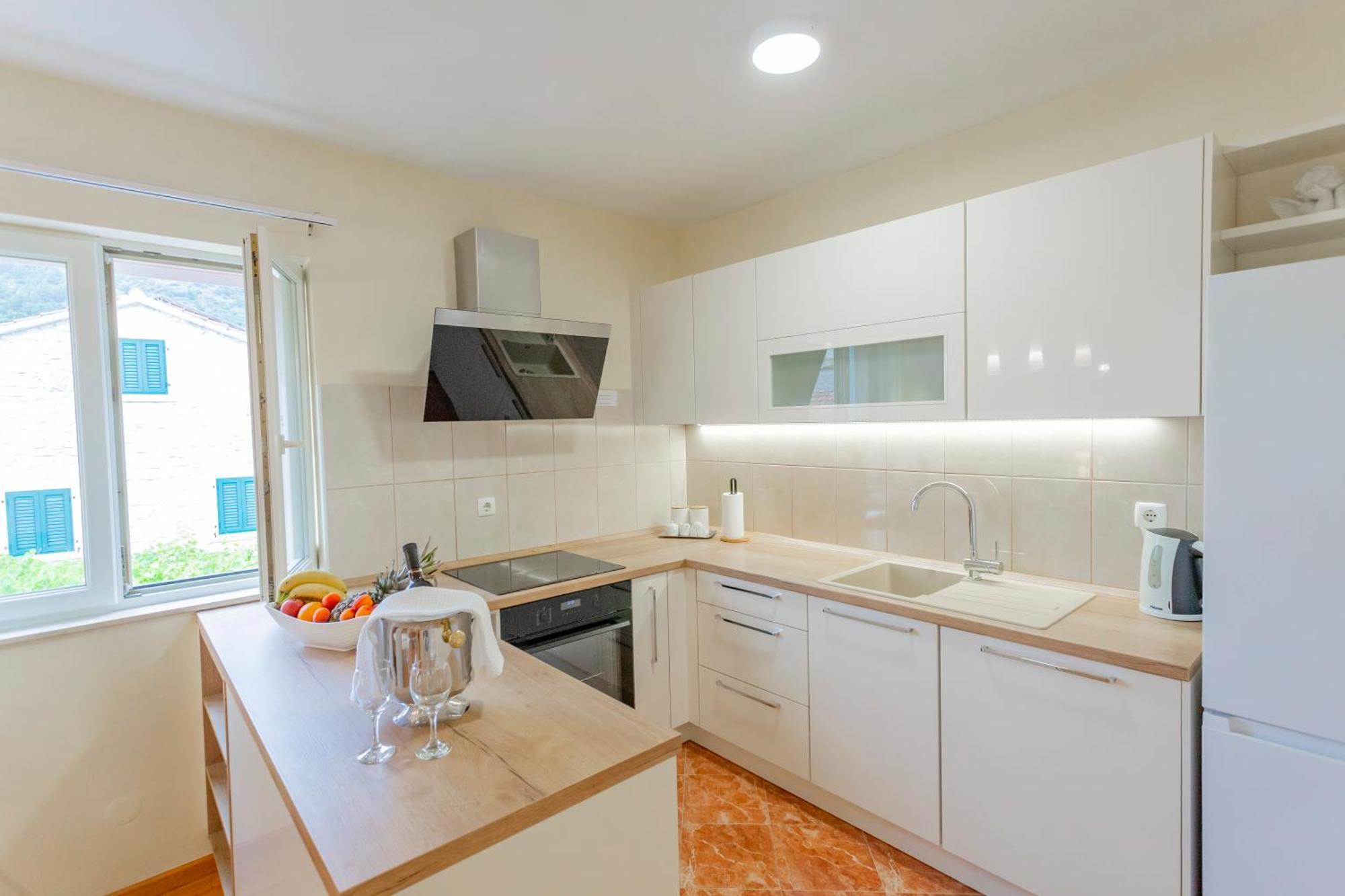 Baska Voda Apartments - Steps From The Beach, Free Parking, Central Location Екстер'єр фото