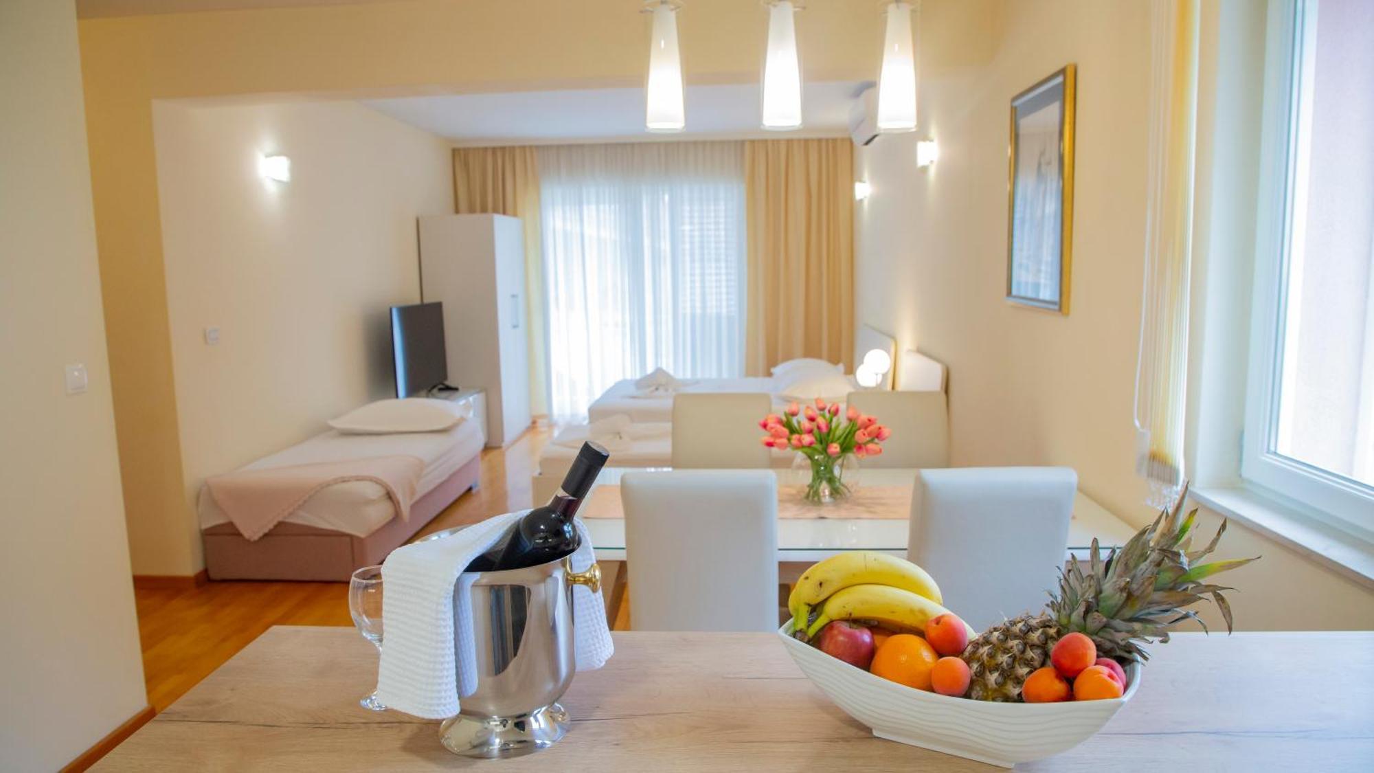 Baska Voda Apartments - Steps From The Beach, Free Parking, Central Location Екстер'єр фото