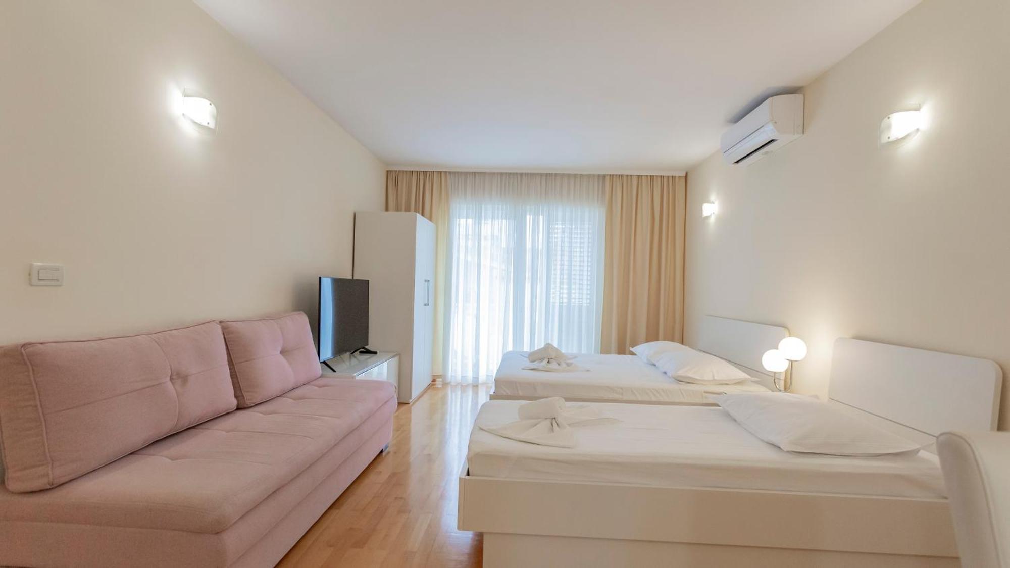 Baska Voda Apartments - Steps From The Beach, Free Parking, Central Location Екстер'єр фото