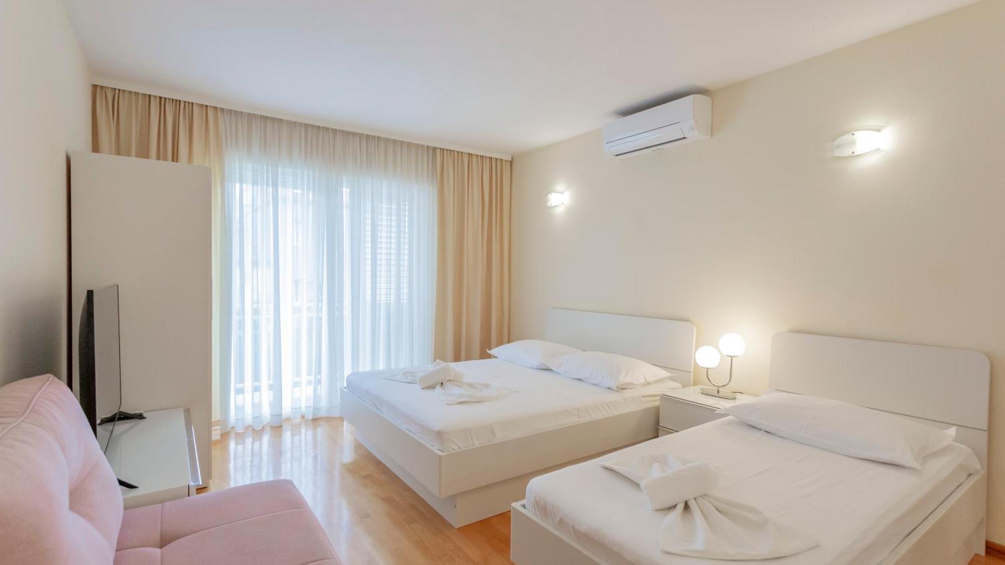 Baska Voda Apartments - Steps From The Beach, Free Parking, Central Location Екстер'єр фото