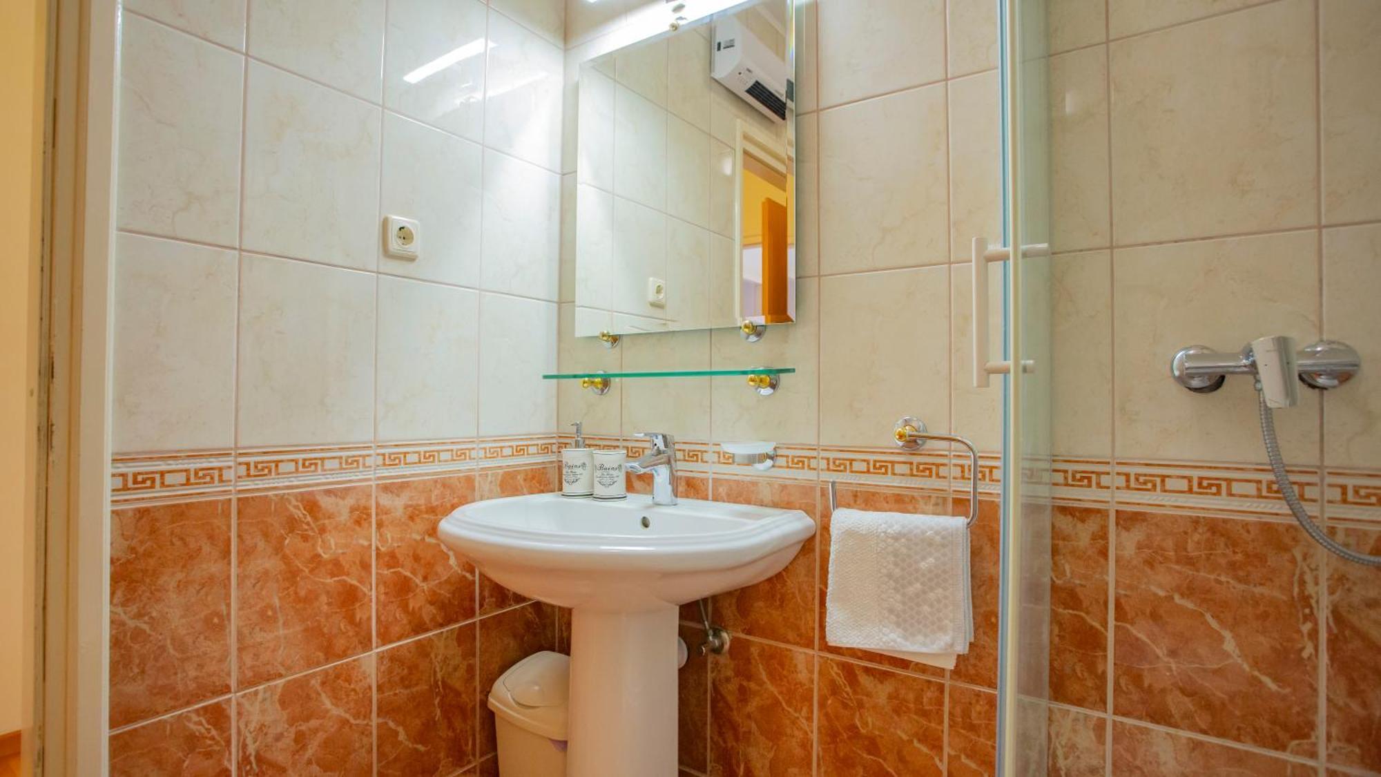 Baska Voda Apartments - Steps From The Beach, Free Parking, Central Location Екстер'єр фото