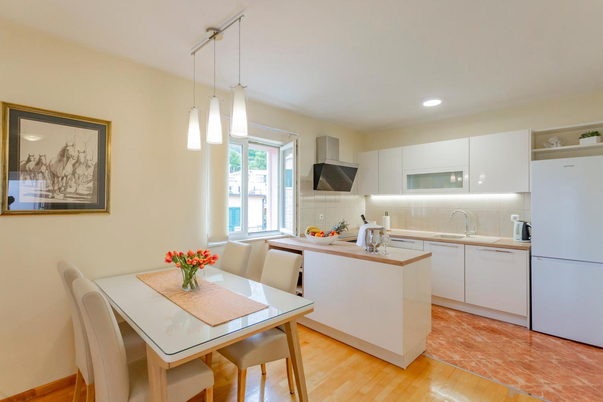 Baska Voda Apartments - Steps From The Beach, Free Parking, Central Location Екстер'єр фото