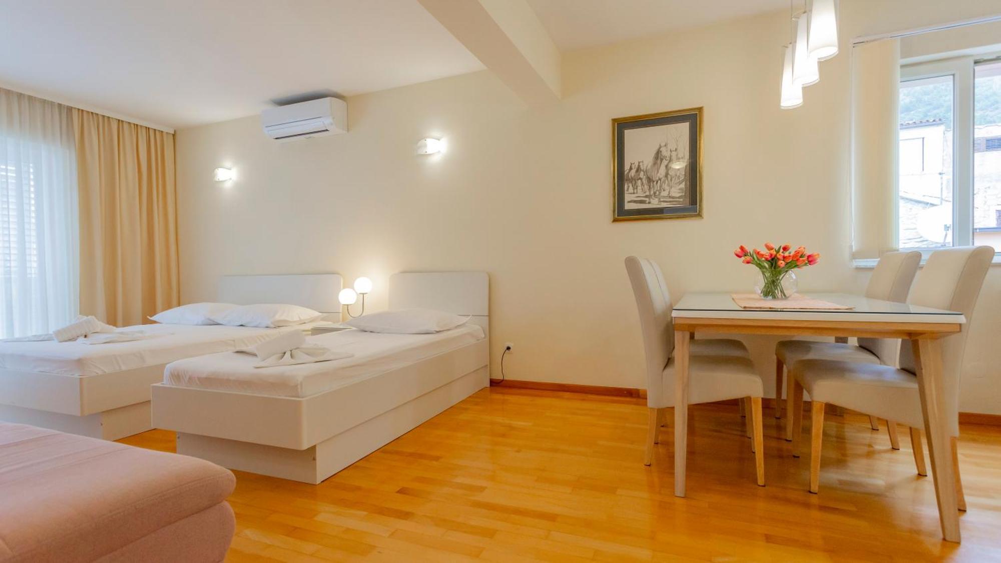 Baska Voda Apartments - Steps From The Beach, Free Parking, Central Location Екстер'єр фото