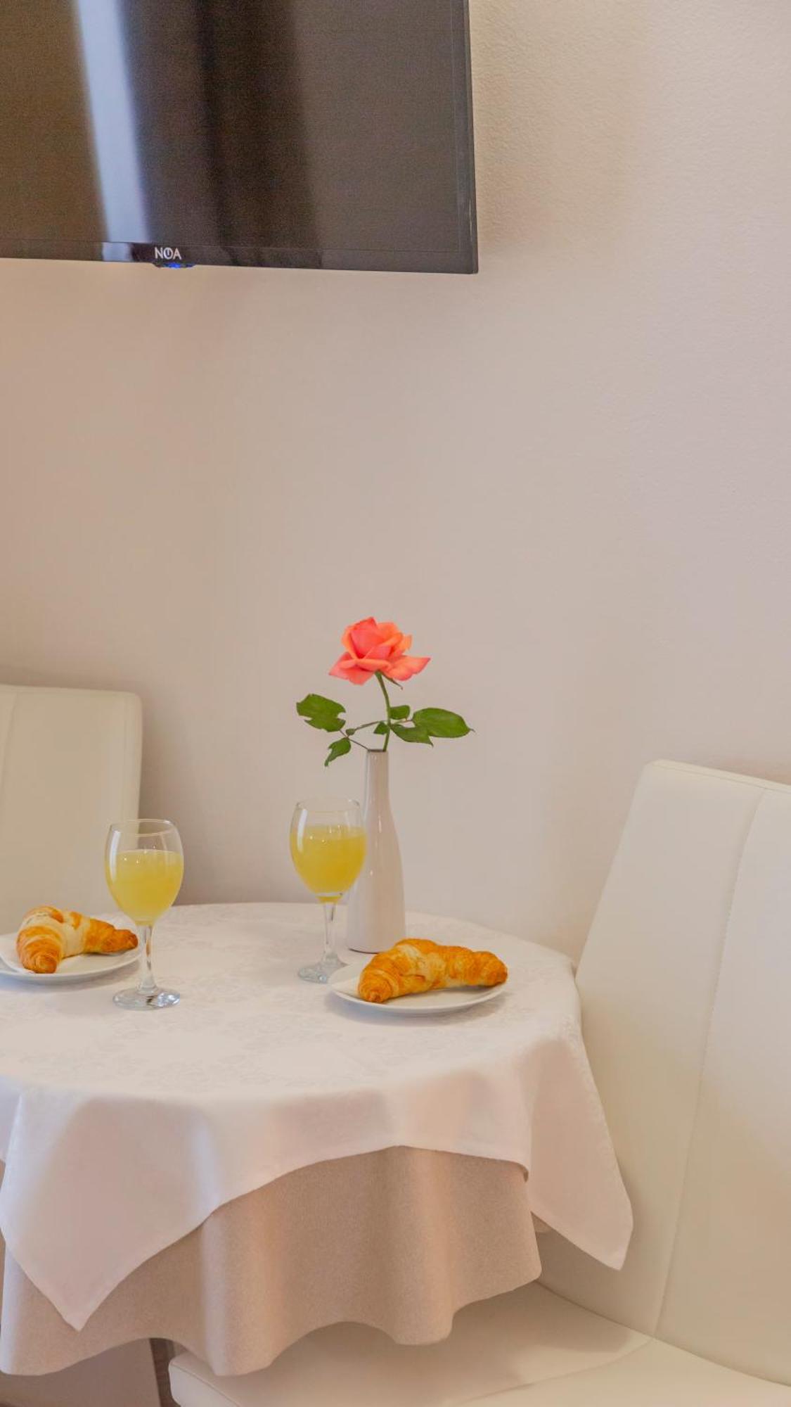 Baska Voda Apartments - Steps From The Beach, Free Parking, Central Location Екстер'єр фото