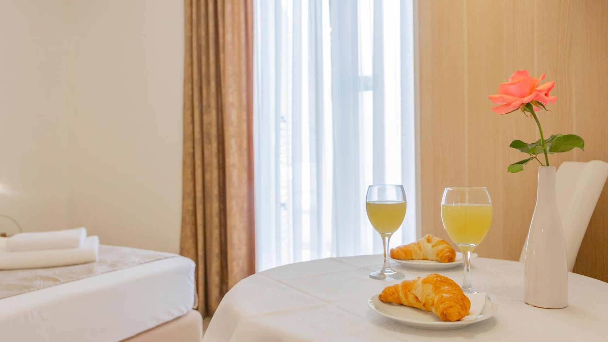 Baska Voda Apartments - Steps From The Beach, Free Parking, Central Location Екстер'єр фото