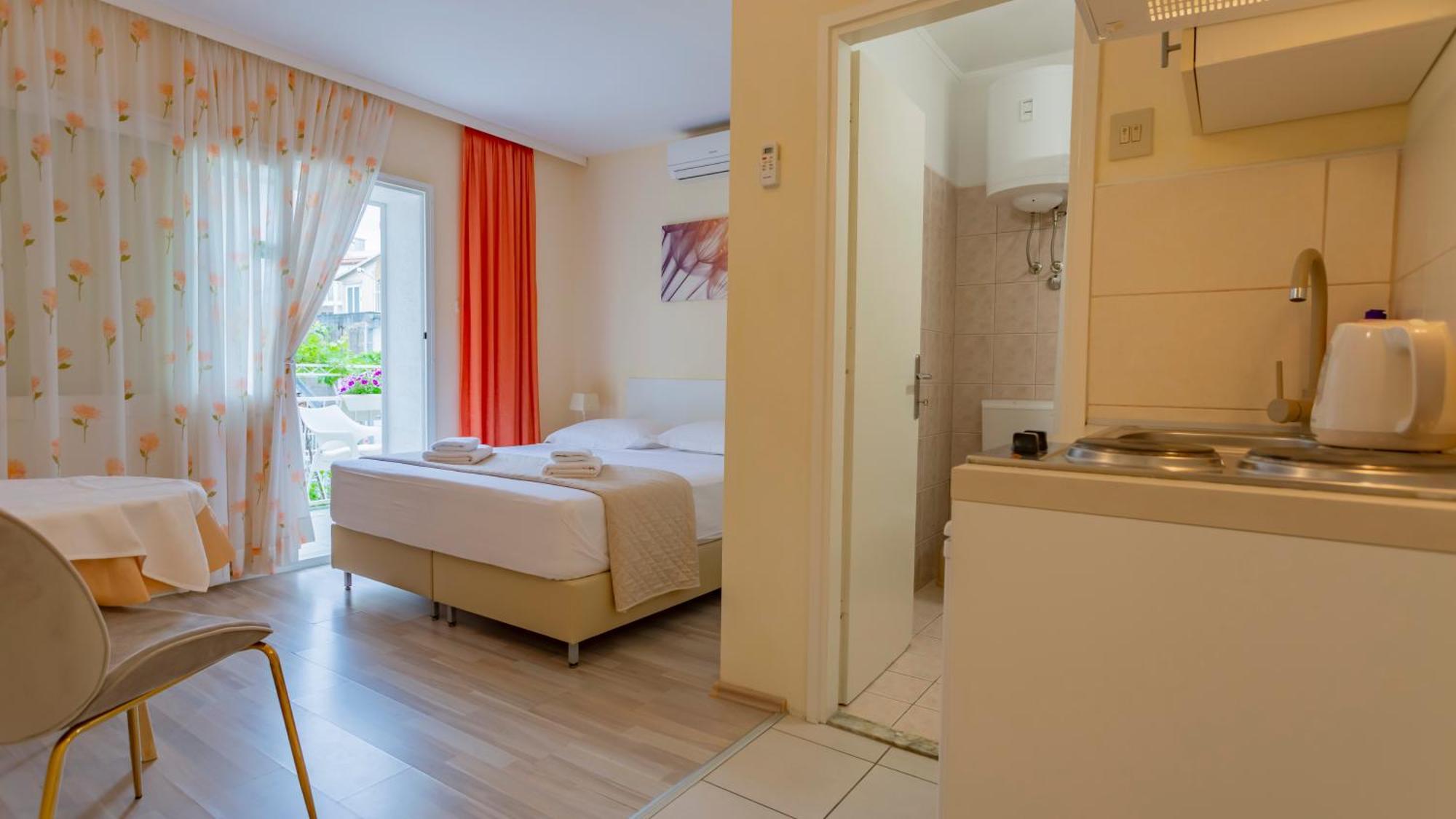 Baska Voda Apartments - Steps From The Beach, Free Parking, Central Location Екстер'єр фото
