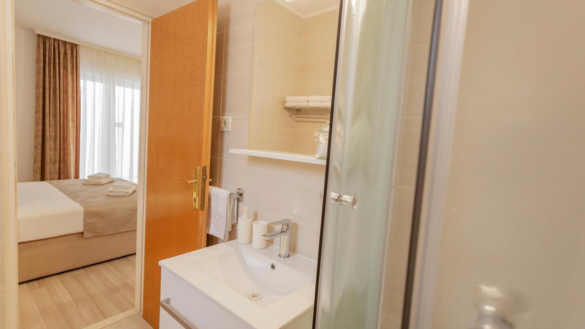 Baska Voda Apartments - Steps From The Beach, Free Parking, Central Location Екстер'єр фото
