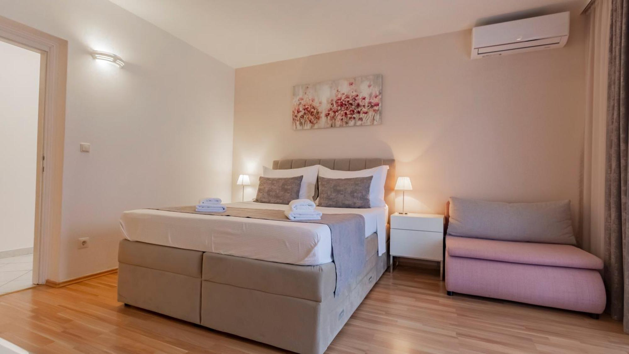 Baska Voda Apartments - Steps From The Beach, Free Parking, Central Location Екстер'єр фото