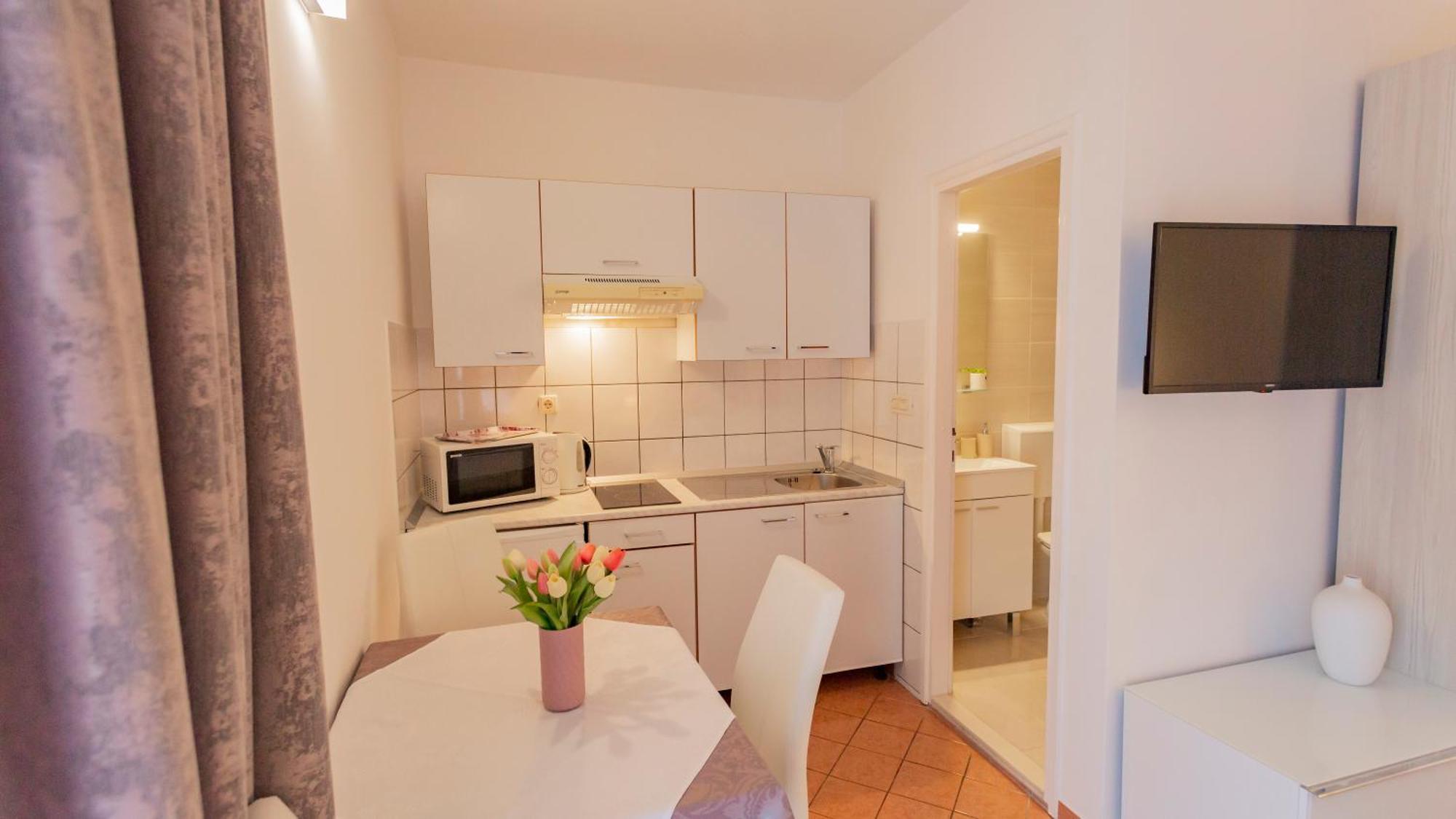 Baska Voda Apartments - Steps From The Beach, Free Parking, Central Location Екстер'єр фото