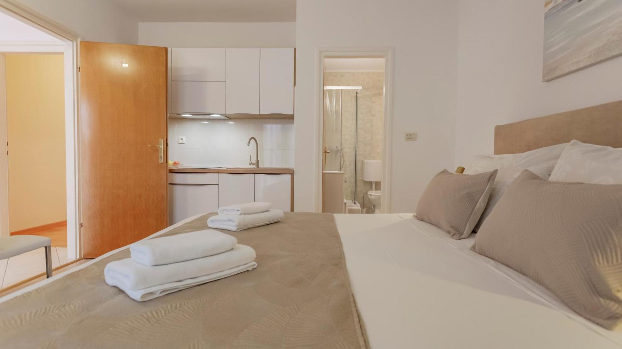 Baska Voda Apartments - Steps From The Beach, Free Parking, Central Location Екстер'єр фото