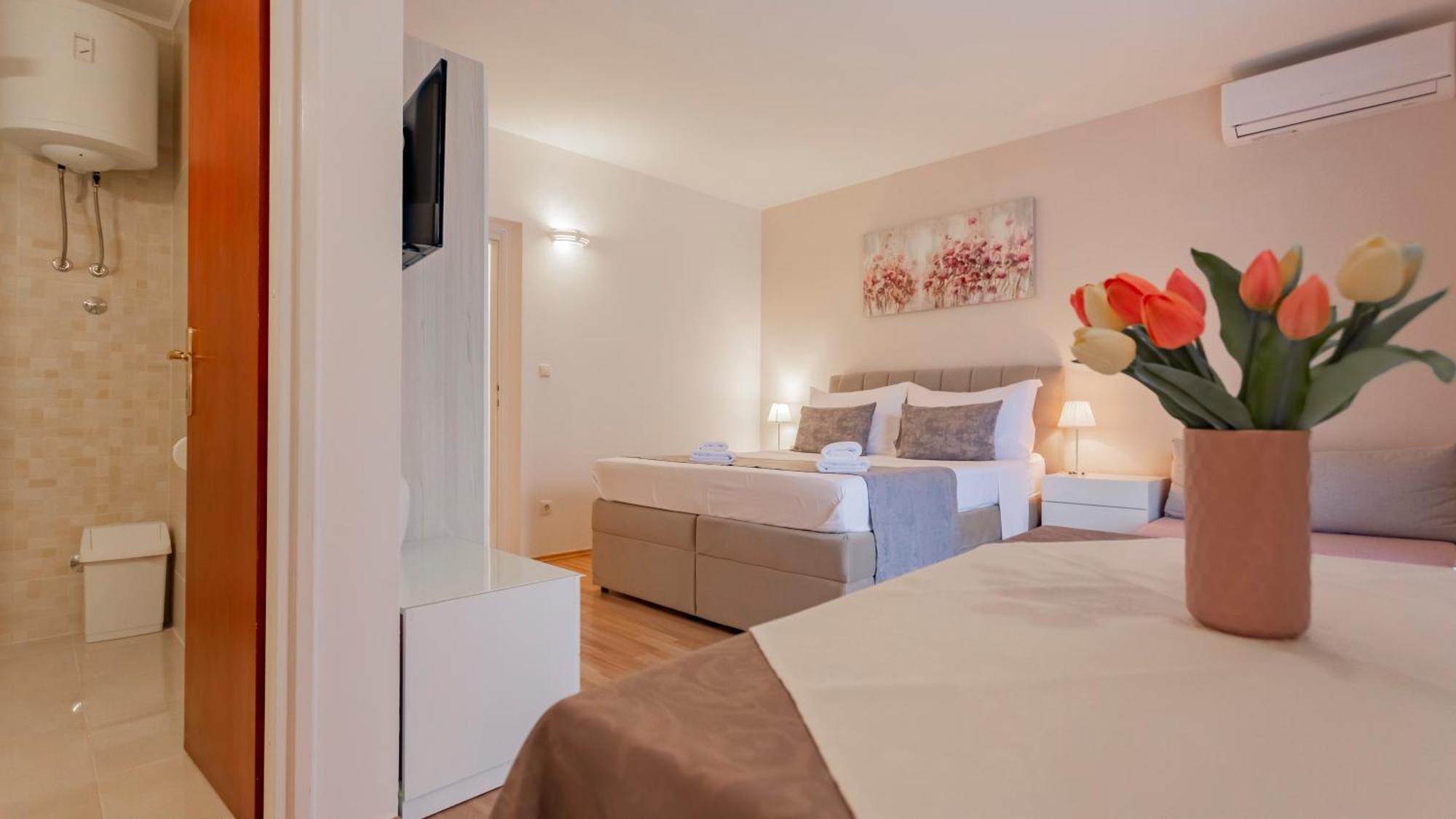 Baska Voda Apartments - Steps From The Beach, Free Parking, Central Location Екстер'єр фото