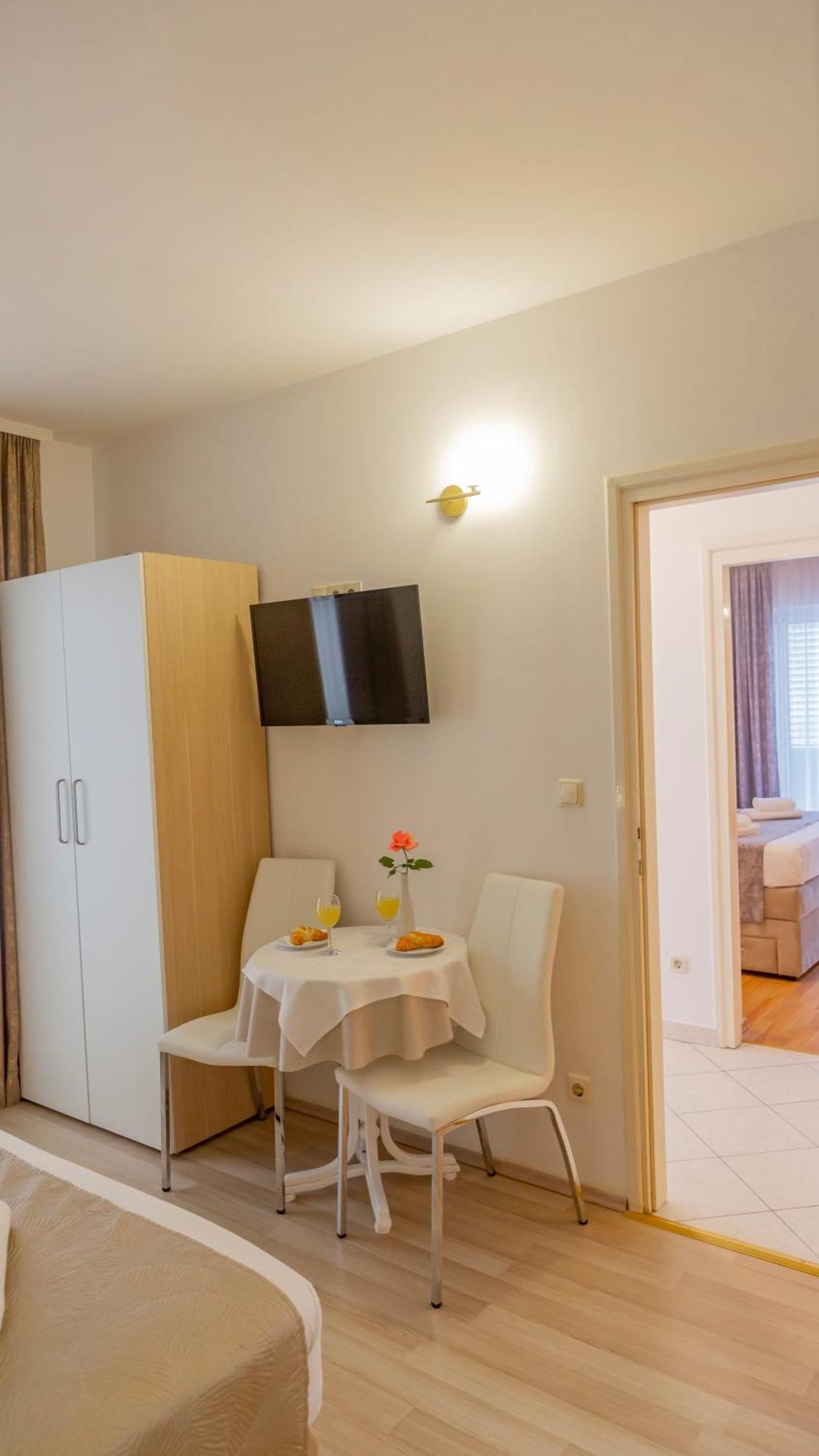 Baska Voda Apartments - Steps From The Beach, Free Parking, Central Location Екстер'єр фото