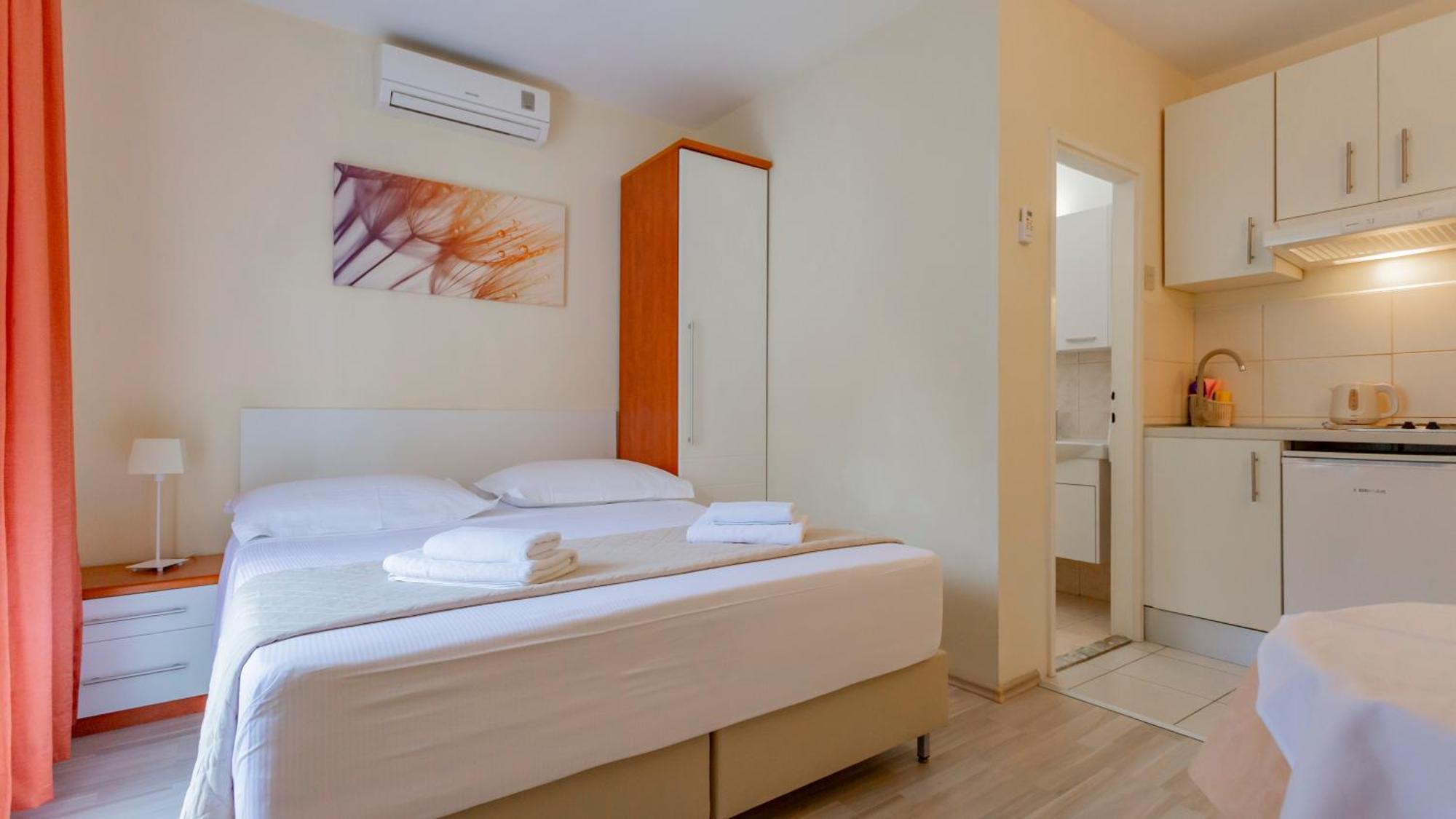 Baska Voda Apartments - Steps From The Beach, Free Parking, Central Location Екстер'єр фото