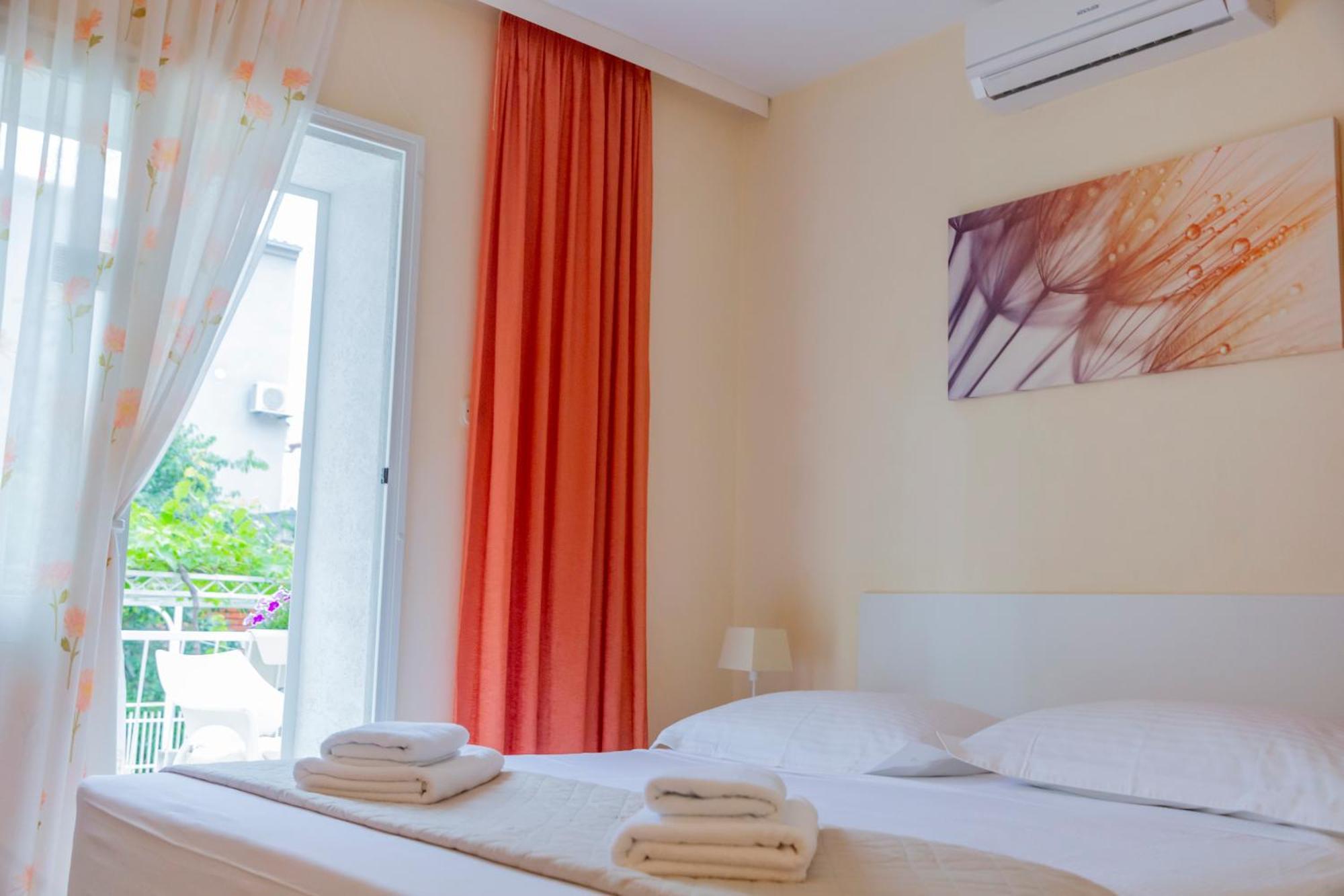 Baska Voda Apartments - Steps From The Beach, Free Parking, Central Location Екстер'єр фото