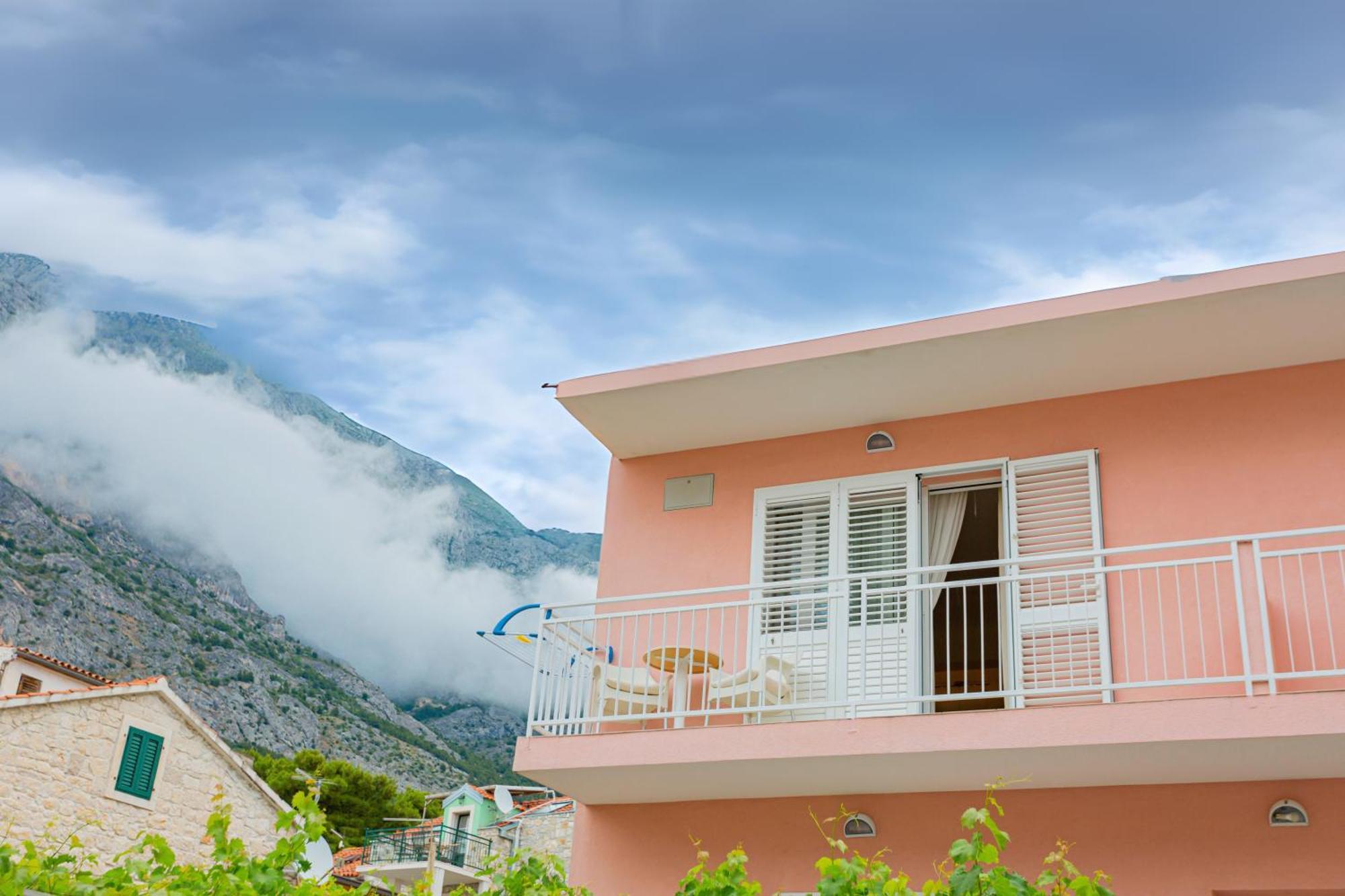 Baska Voda Apartments - Steps From The Beach, Free Parking, Central Location Екстер'єр фото